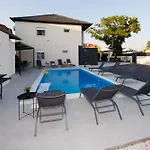 Dvori Dida Drage Vakantiehuis *