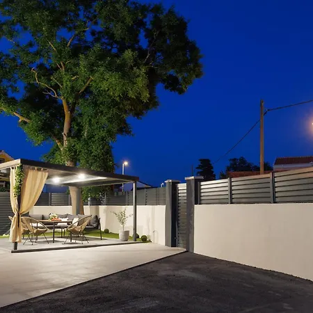 Dvori Dida Drage 扎顿