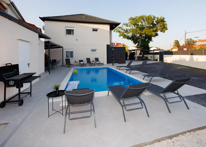 Dvori Dida Drage Vikendica *